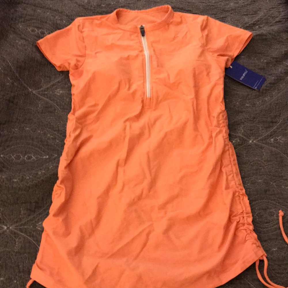 NWT- Yolipuli-Sun Pro rash guard Top